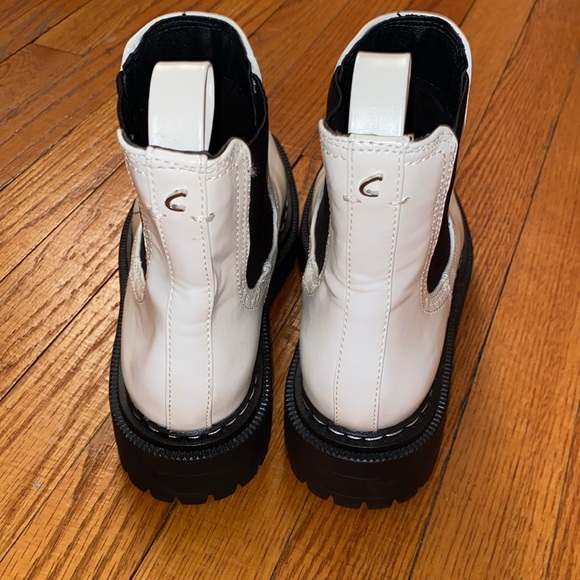 NWOT Circus  size 8 white Chelsea boots - Picture 4 of 7